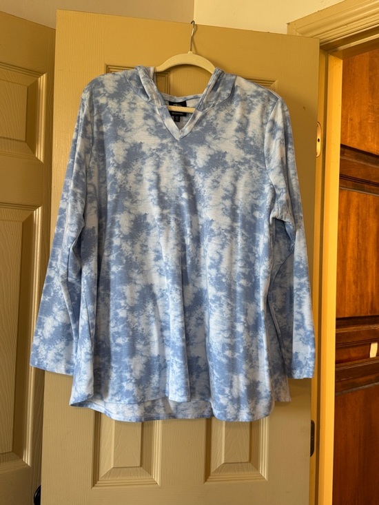 bobeau Tops - bobeau Light Blue and White Tie-Dye Hooded Long Sleeve Top